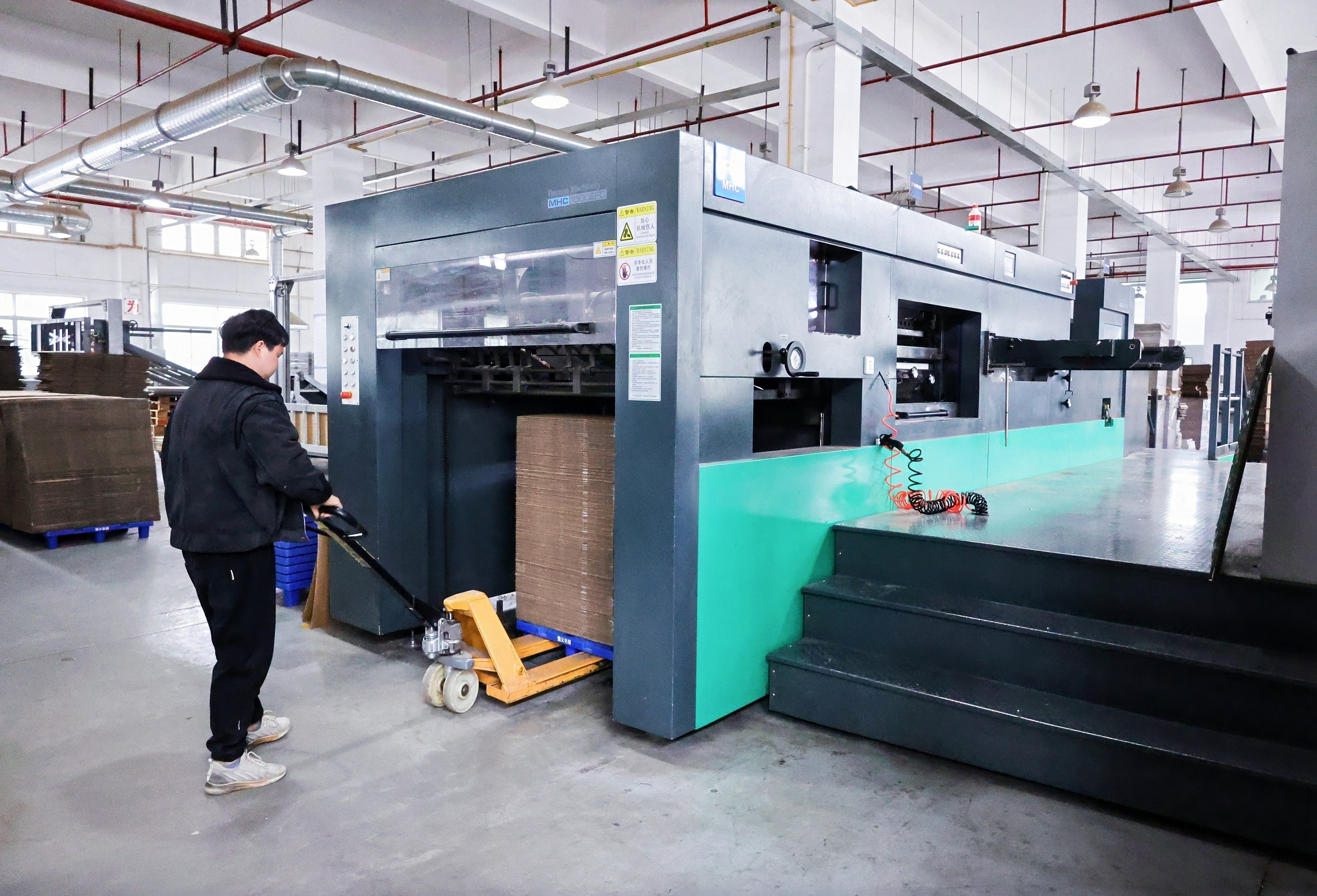 Large die-cutting machine
